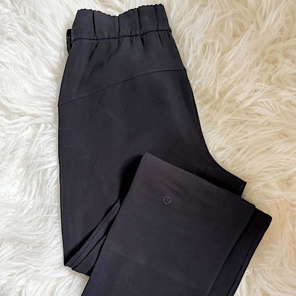 Lululemon Black Straight Leg Ankle Pants • Size 2